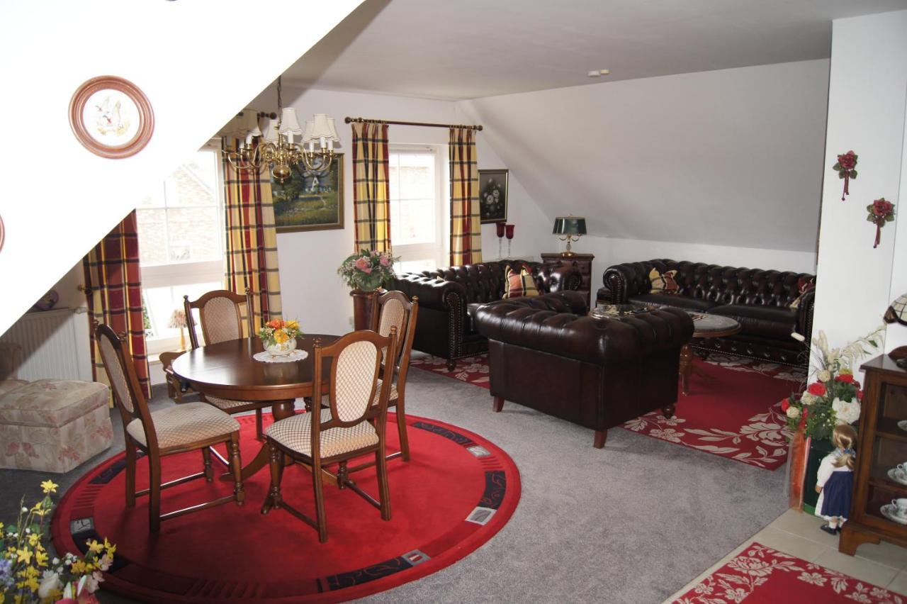 Grosse Ferienwohnung Heiligenstedten Exterior foto