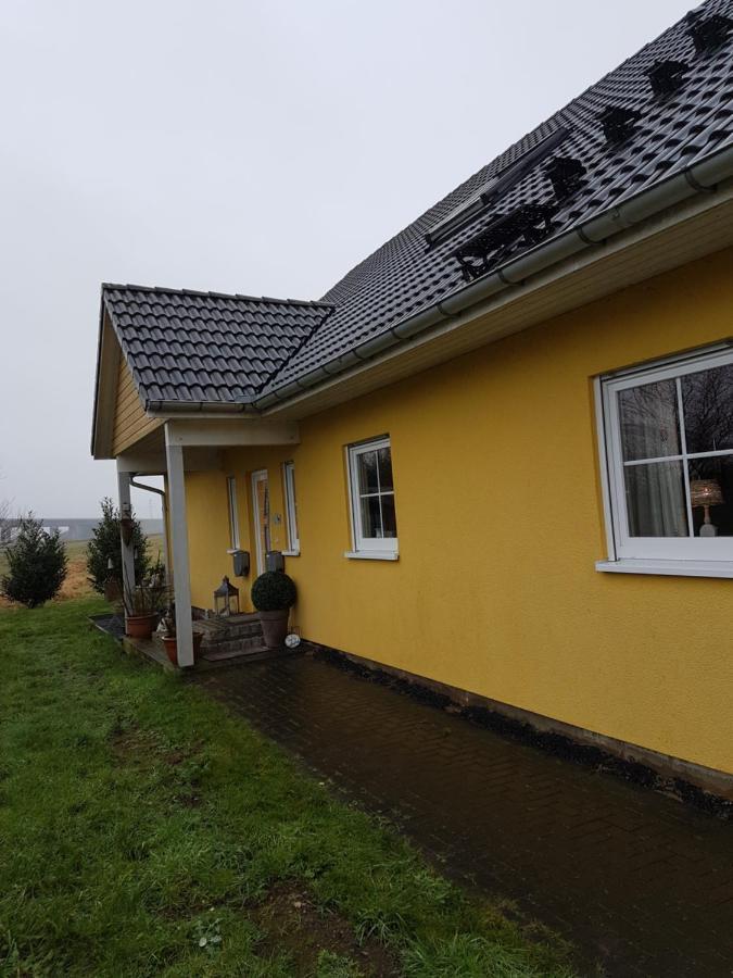 Grosse Ferienwohnung Heiligenstedten Exterior foto